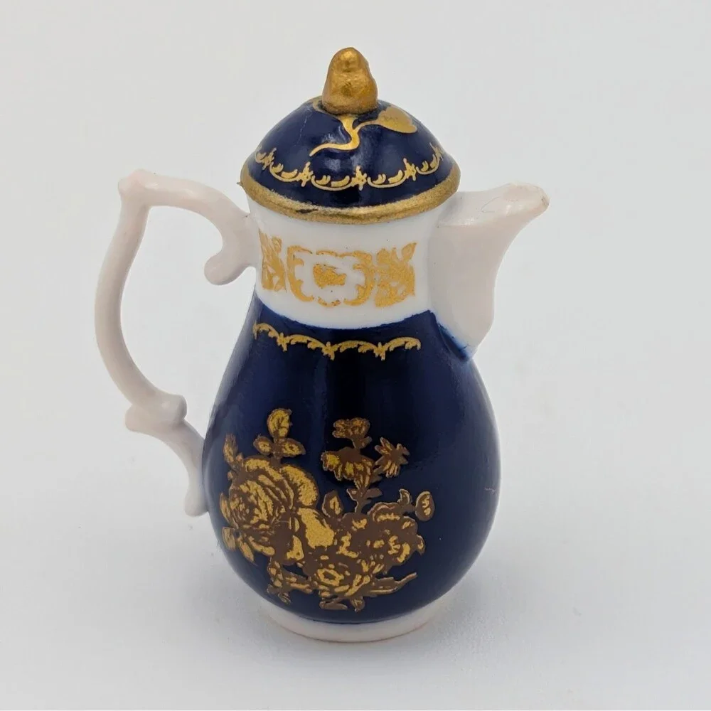 Zuru Mini Brands Netflix Bridgerton Teapot Blue Gold Miniature 1.5